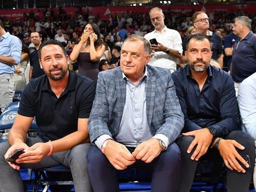 Zvižduci u Areni: Vučića i Dodika se više niko ne plaši