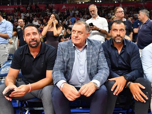 Zvižduci u Areni: Vučića i Dodika se više niko ne plaši