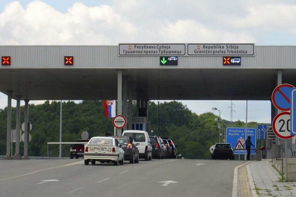 Zvorničanka švercovala trenerke pa "pala" na granici