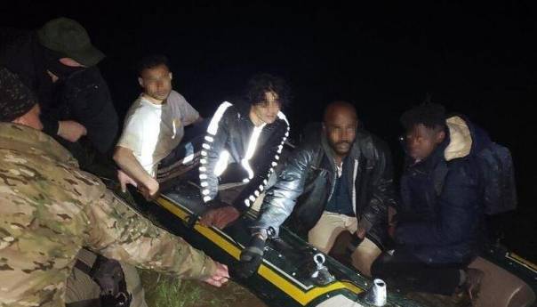 Zvornik: Granična policija presrela čamac s 11 migranata iz Srbije