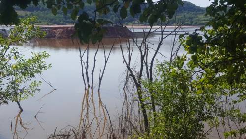 Zvornik: Ogromne količine toksičnog otpada na nekoliko metara od naselja
