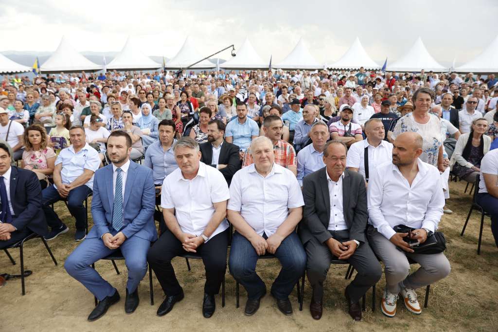 Svečano otvoren spomenik 'Krila slobode' na brdu Žuč