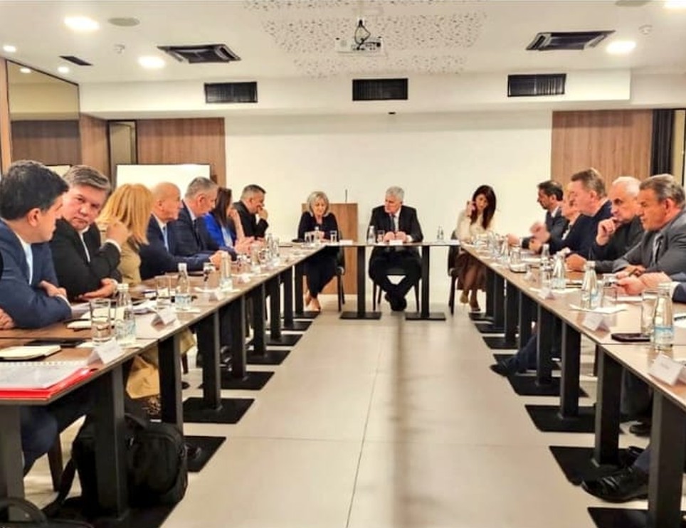 Državni službenik Robert Vidović na sastanku HDZ-a